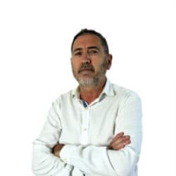 Miembro del equipo técnico de CDE, especialistas en maquinaria de envasado